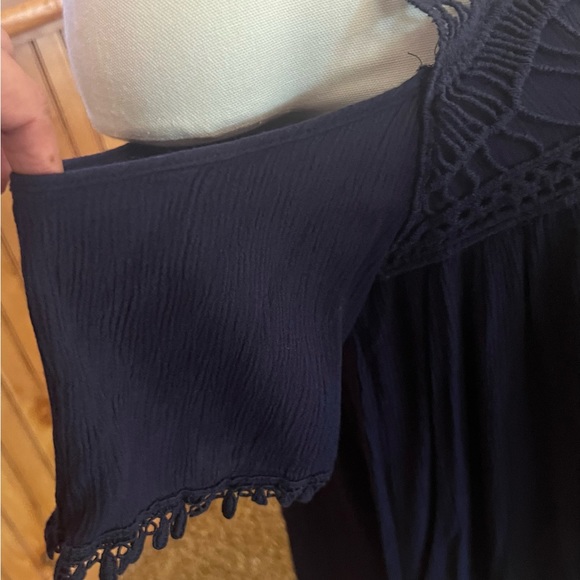 Skylar & Jade Dark Blue Top Size Small - Picture 3 of 7